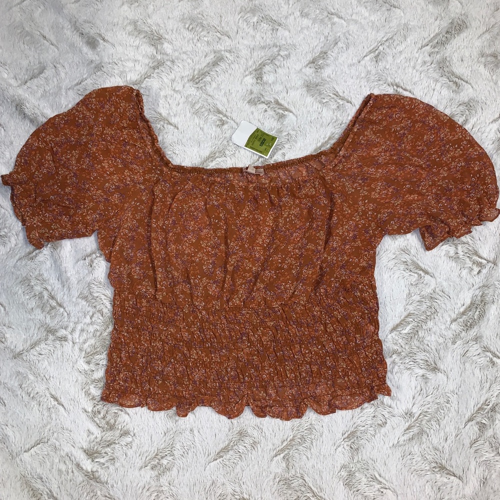 NWT - Rabbit Rose Crop Top